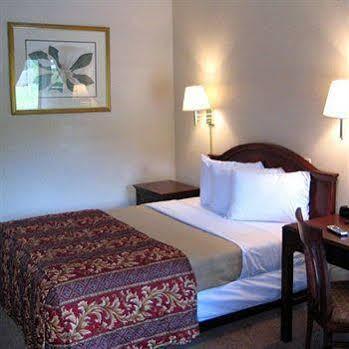 Charlotte Express Inn Экстерьер фото