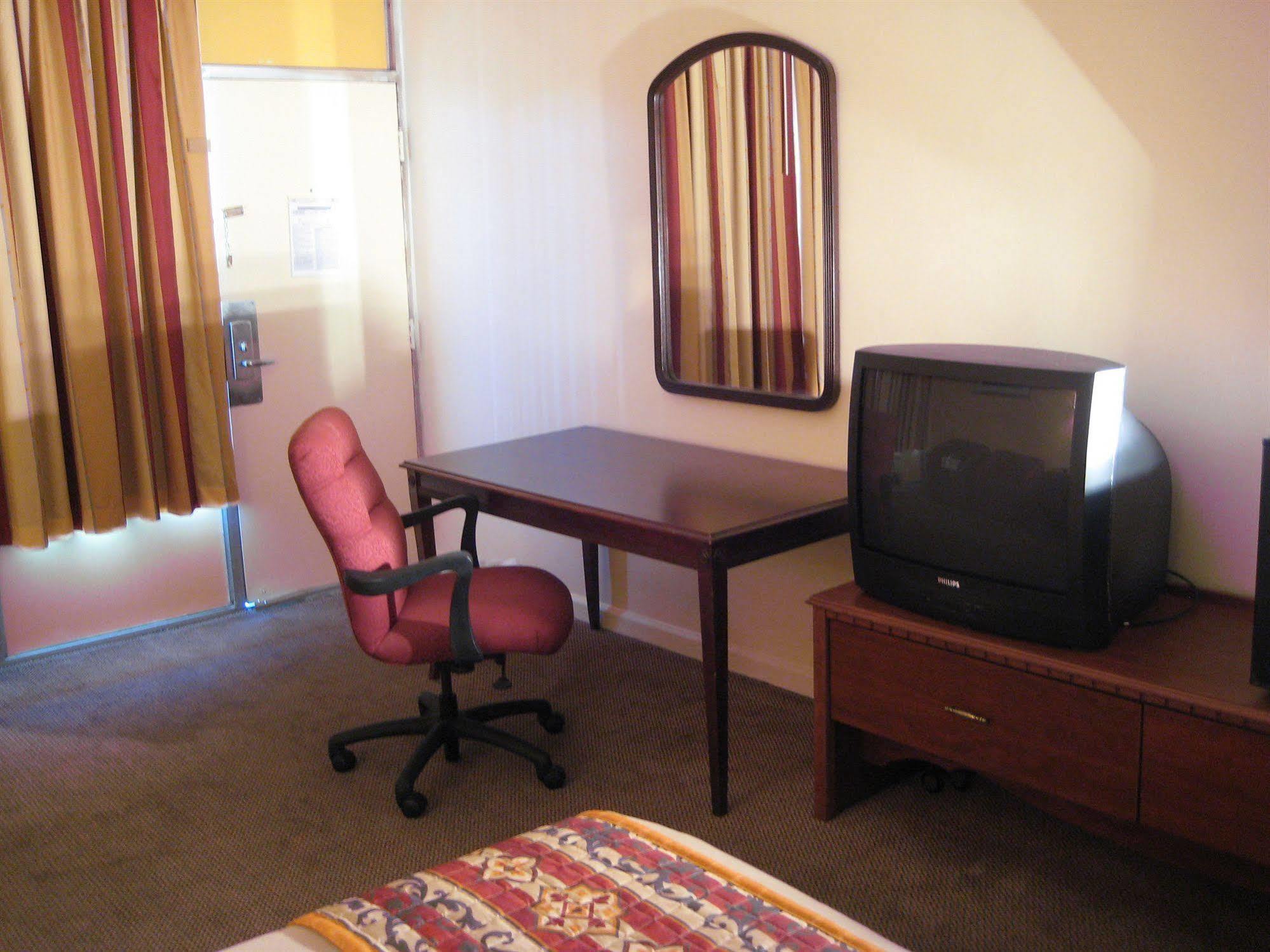 Charlotte Express Inn Экстерьер фото