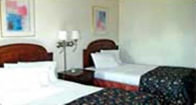 Charlotte Express Inn Экстерьер фото